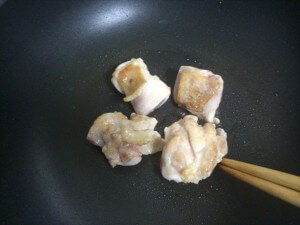 肉の表面を焼く