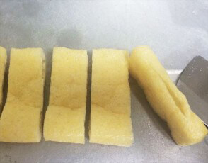揚げを切る
